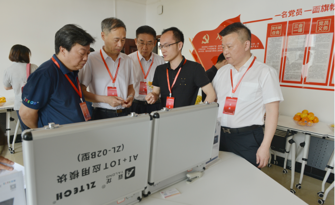 “智能制造職業(yè)教育人才培養(yǎng)論壇暨電子信息專業(yè)建設(shè)研討會”圓滿召開！智龍科技作主旨報(bào)告：《智能化時(shí)代中職電子信息類專業(yè)建設(shè)探討》