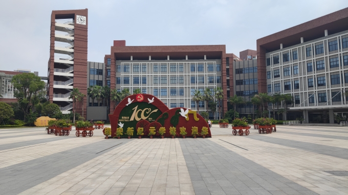 智龍“高中信息技術(shù)開發(fā)套裝”順利入駐瑞安市上海新紀(jì)元高級中學(xué)！